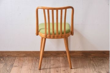ヴィンテージ家具　ヨーロッパビンテージ　オーク材　かわいいチェア(1)