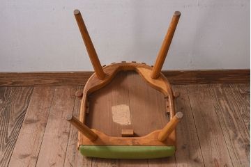 ヴィンテージ家具　ヨーロッパビンテージ　オーク材　かわいいチェア(1)