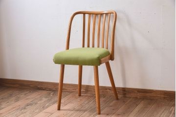 ヴィンテージ家具　ヨーロッパビンテージ　オーク材　かわいいチェア(2)