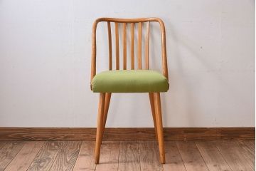 ヴィンテージ家具　ヨーロッパビンテージ　オーク材　かわいいチェア(2)