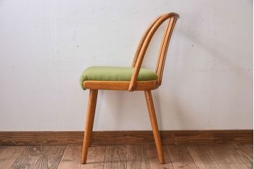 ヴィンテージ家具　ヨーロッパビンテージ　オーク材　かわいいチェア(2)