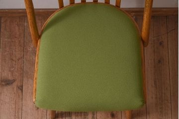 ヴィンテージ家具　ヨーロッパビンテージ　オーク材　かわいいチェア(2)