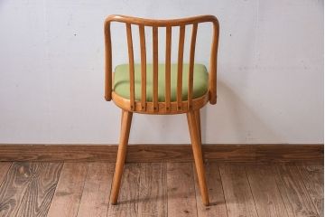 ヴィンテージ家具　ヨーロッパビンテージ　オーク材　かわいいチェア(2)