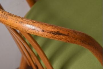 ヴィンテージ家具　ヨーロッパビンテージ　オーク材　かわいいチェア(2)