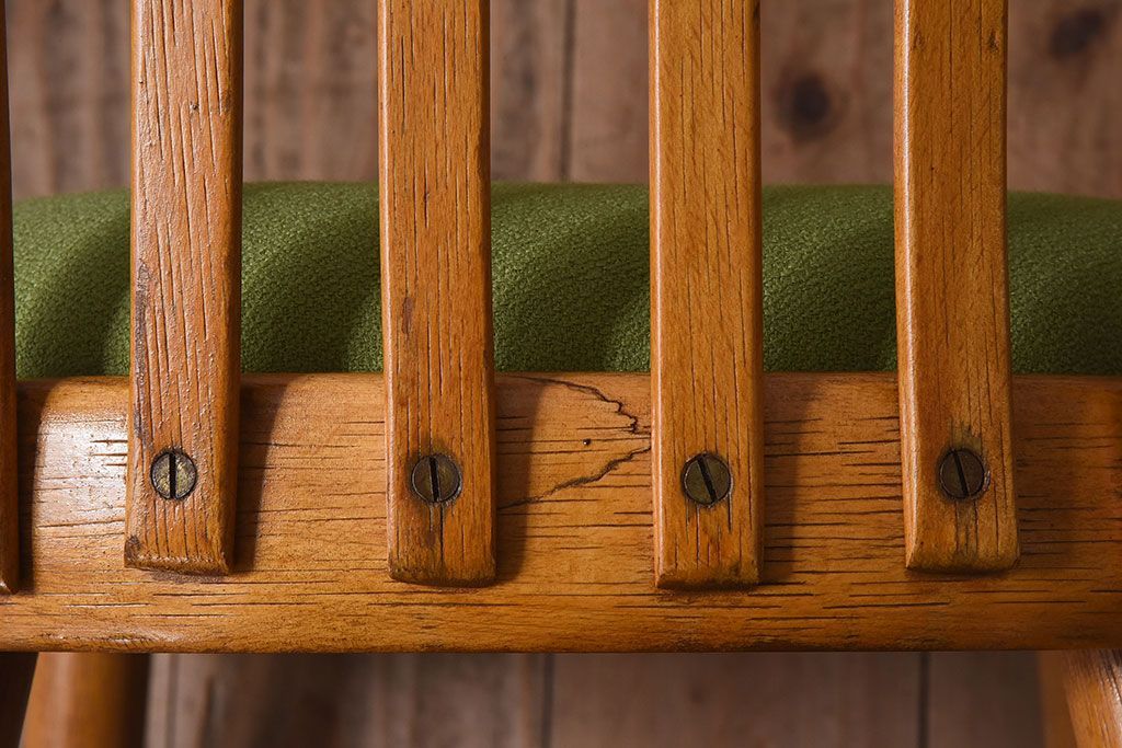 ヴィンテージ家具　ヨーロッパビンテージ　オーク材　かわいいチェア(2)