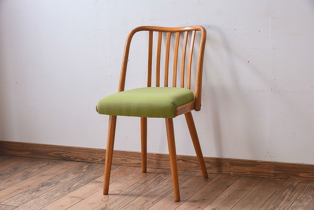 ヴィンテージ家具　ヨーロッパビンテージ　オーク材　かわいいチェア(3)