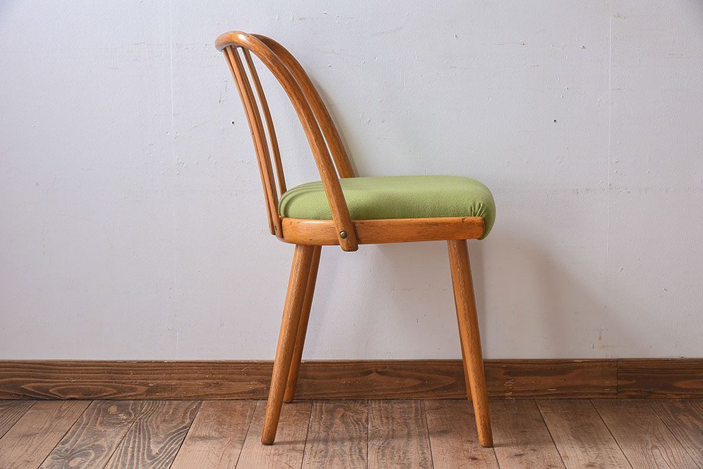 ヴィンテージ家具　ヨーロッパビンテージ　オーク材　かわいいチェア(3)