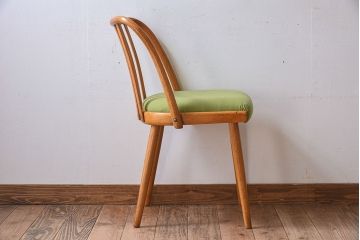 ヴィンテージ家具　ヨーロッパビンテージ　オーク材　かわいいチェア(3)