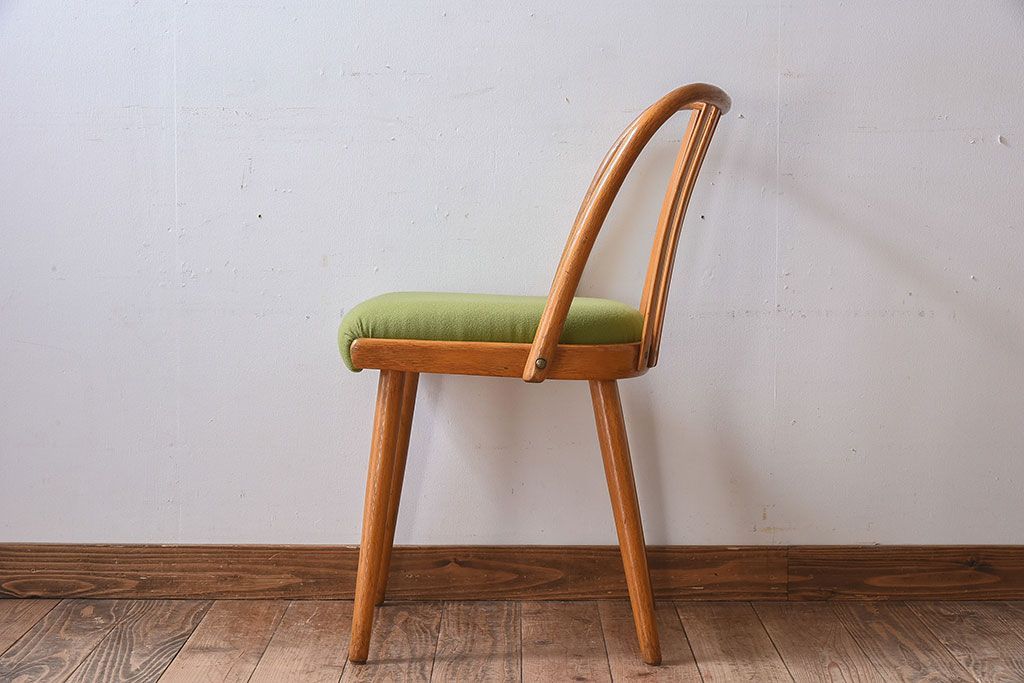 ヴィンテージ家具　ヨーロッパビンテージ　オーク材　かわいいチェア(3)