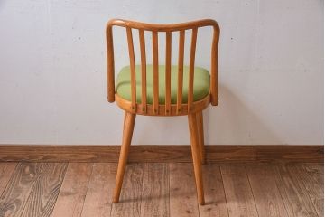 ヴィンテージ家具　ヨーロッパビンテージ　オーク材　かわいいチェア(3)