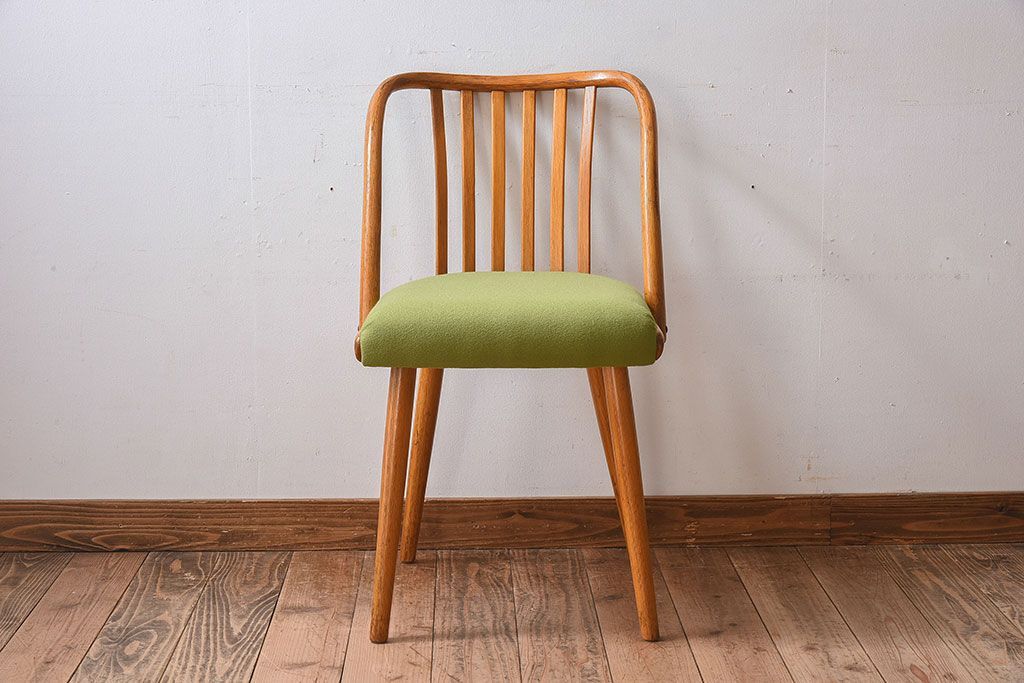 ヴィンテージ家具　ヨーロッパビンテージ　オーク材　かわいいチェア