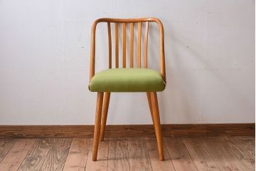 ヴィンテージ家具　ヨーロッパビンテージ　オーク材　かわいいチェア