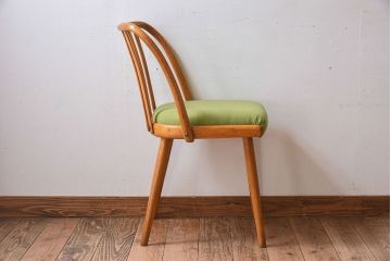 ヴィンテージ家具　ヨーロッパビンテージ　オーク材　かわいいチェア