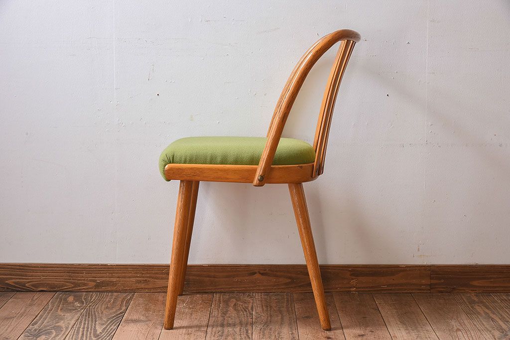 ヴィンテージ家具　ヨーロッパビンテージ　オーク材　かわいいチェア