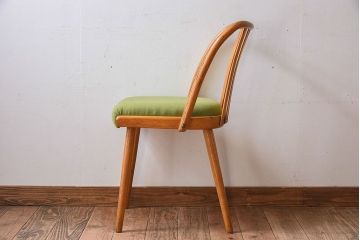 ヴィンテージ家具　ヨーロッパビンテージ　オーク材　かわいいチェア