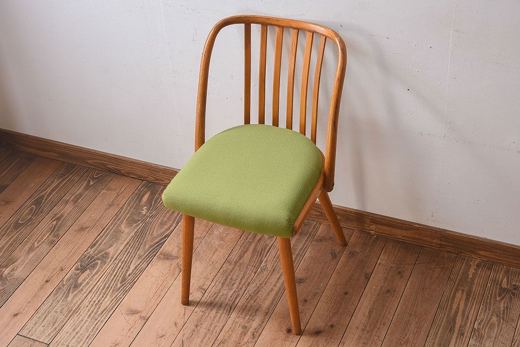 ヴィンテージ家具　ヨーロッパビンテージ　オーク材　かわいいチェア