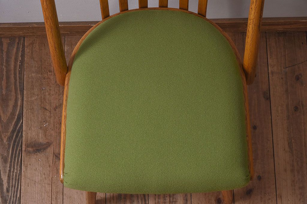 ヴィンテージ家具　ヨーロッパビンテージ　オーク材　かわいいチェア