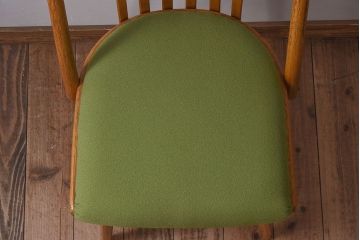 ヴィンテージ家具　ヨーロッパビンテージ　オーク材　かわいいチェア