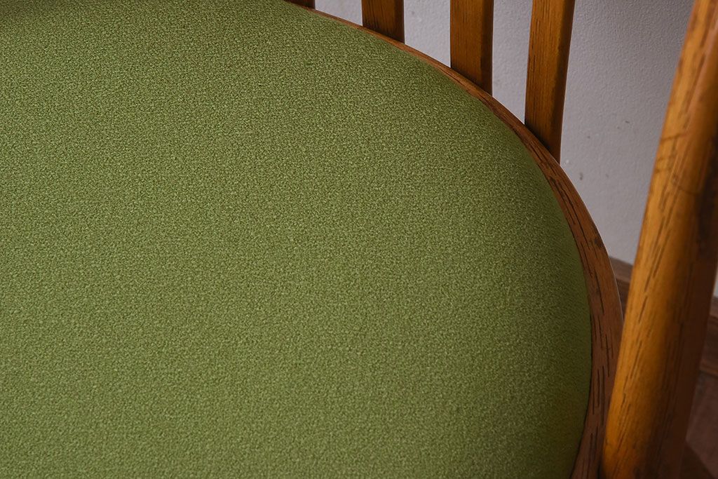 ヴィンテージ家具　ヨーロッパビンテージ　オーク材　かわいいチェア