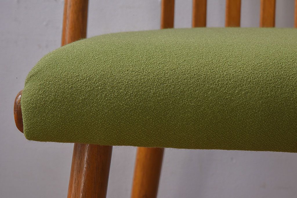 ヴィンテージ家具　ヨーロッパビンテージ　オーク材　かわいいチェア