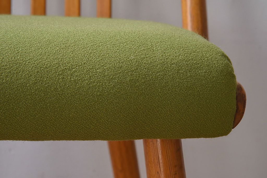 ヴィンテージ家具　ヨーロッパビンテージ　オーク材　かわいいチェア