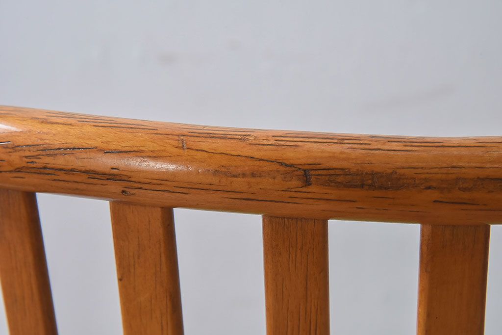 ヴィンテージ家具　ヨーロッパビンテージ　オーク材　かわいいチェア