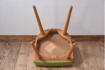 ヴィンテージ家具　ヨーロッパビンテージ　オーク材　かわいいチェア