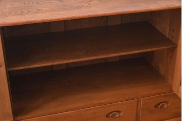 ヴィンテージ家具　イギリスビンテージ　楡材　ERCOL(アーコール)のキャスター付きサイドボード