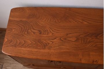 ヴィンテージ家具　イギリスビンテージ　楡材　ERCOL(アーコール)のキャスター付きサイドボード