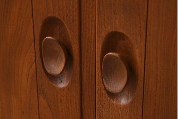 ヴィンテージ家具　イギリスビンテージ　楡材　ERCOL(アーコール)のキャスター付きサイドボード