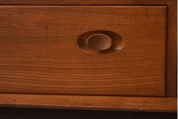 ヴィンテージ家具　イギリスビンテージ　楡材　ERCOL(アーコール)のキャスター付きサイドボード