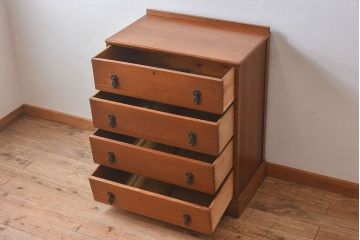 アンティーク家具　イギリスアンティーク　チーク材　小ぶりなチェスト