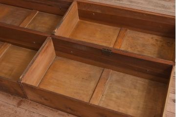 アンティーク家具　イギリスアンティーク　チーク材　小ぶりなチェスト