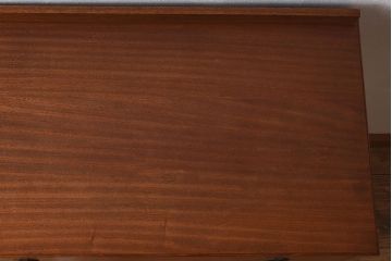 アンティーク家具　イギリスアンティーク　チーク材　小ぶりなチェスト