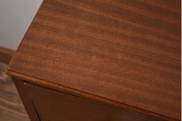 アンティーク家具　イギリスアンティーク　チーク材　小ぶりなチェスト