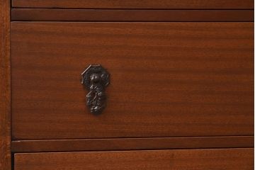 アンティーク家具　イギリスアンティーク　チーク材　小ぶりなチェスト