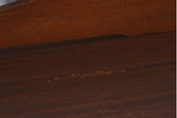 レトロ家具　昭和レトロ 透かし彫り　古い木製の縦型アンティーク本棚