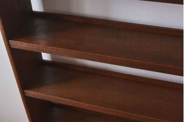 レトロ家具　昭和レトロ 透かし彫り　古い木製の縦型アンティーク本棚