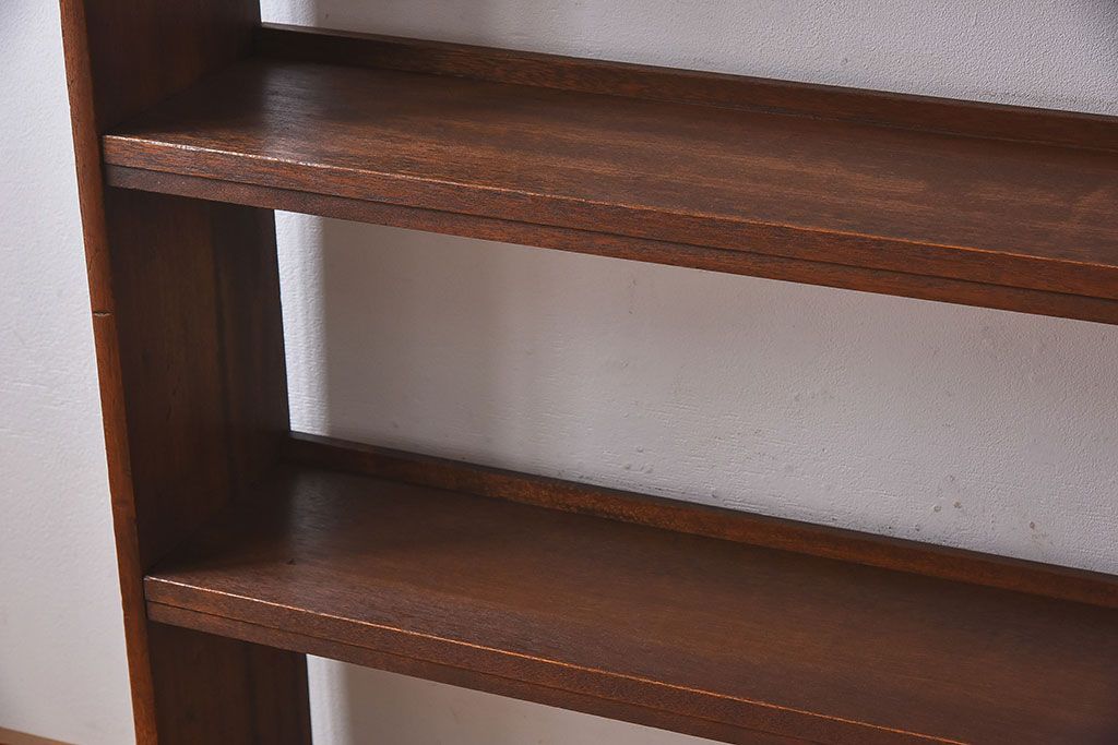 レトロ家具　昭和レトロ 透かし彫り　古い木製の縦型アンティーク本棚