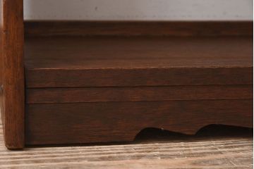 レトロ家具　昭和レトロ 透かし彫り　古い木製の縦型アンティーク本棚