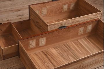 明治期　前面欅材製　極美品!漆が美しい衣装箪笥(二本松重ね箪笥)
