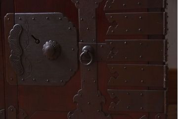 明治期　前面欅材製　極美品!漆が美しい衣装箪笥(二本松重ね箪笥)