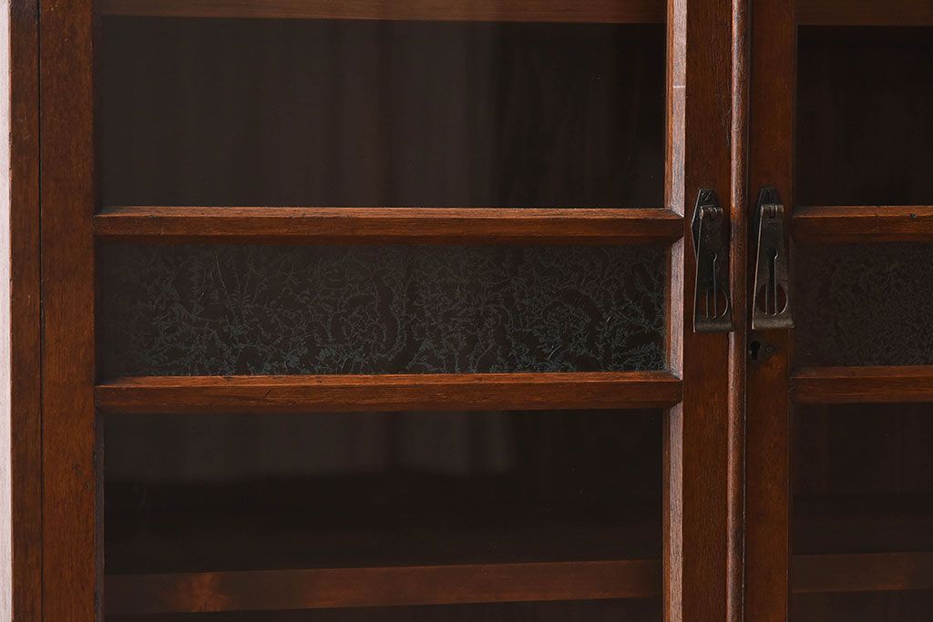 アンティーク家具　結霜ガラス入り　栓材　和製アンティークの本箱(本棚・収納棚・戸棚)