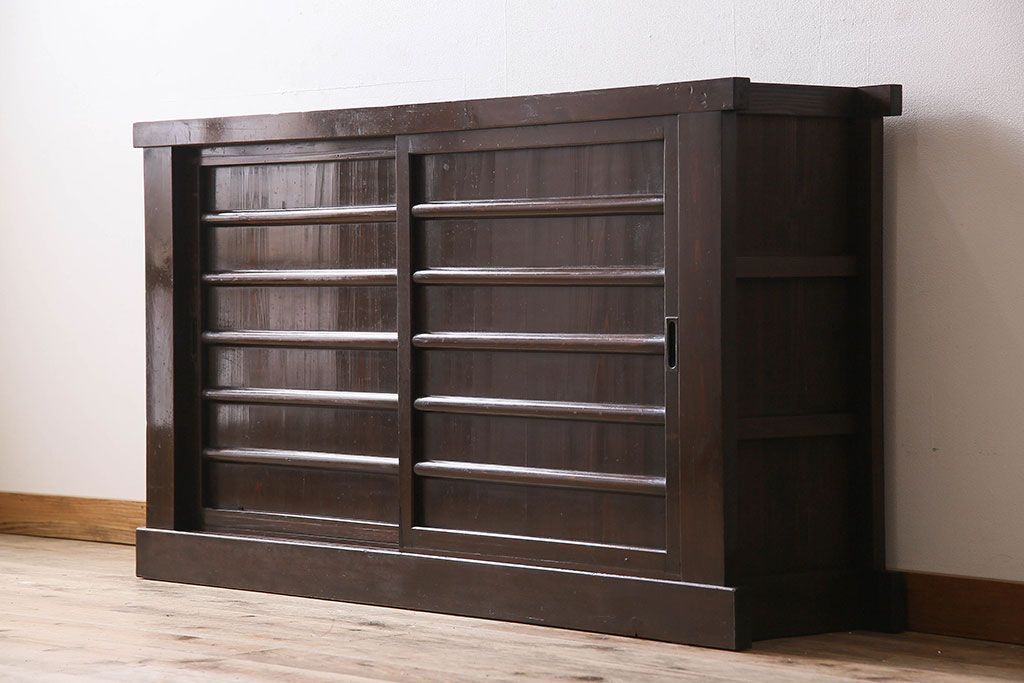 アンティーク家具　古民具・骨董　五尺　横桟引き戸の水屋箪笥サイドボード(テレビボード)