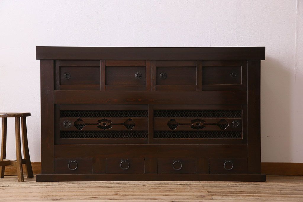 アンティーク家具　古民具・骨董　五尺 透かし彫りが雅な水屋箪笥サイドボード(テレビボード)