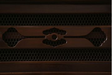 アンティーク家具　古民具・骨董　五尺 透かし彫りが雅な水屋箪笥サイドボード(テレビボード)