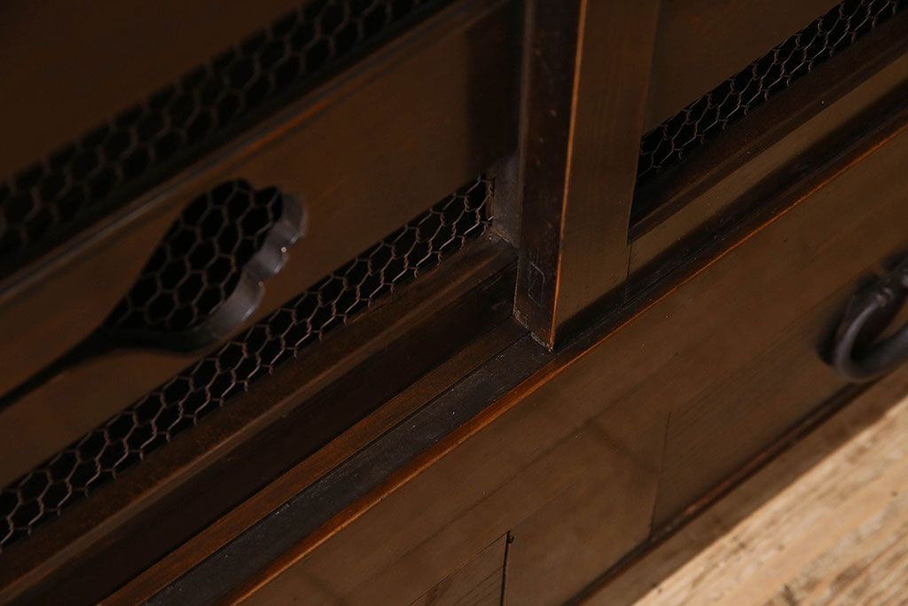 アンティーク家具　古民具・骨董　五尺 透かし彫りが雅な水屋箪笥サイドボード(テレビボード)