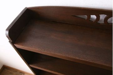 レトロ家具　昭和レトロ　透かし彫り　古い木製の縦型アンティーク本棚(2)