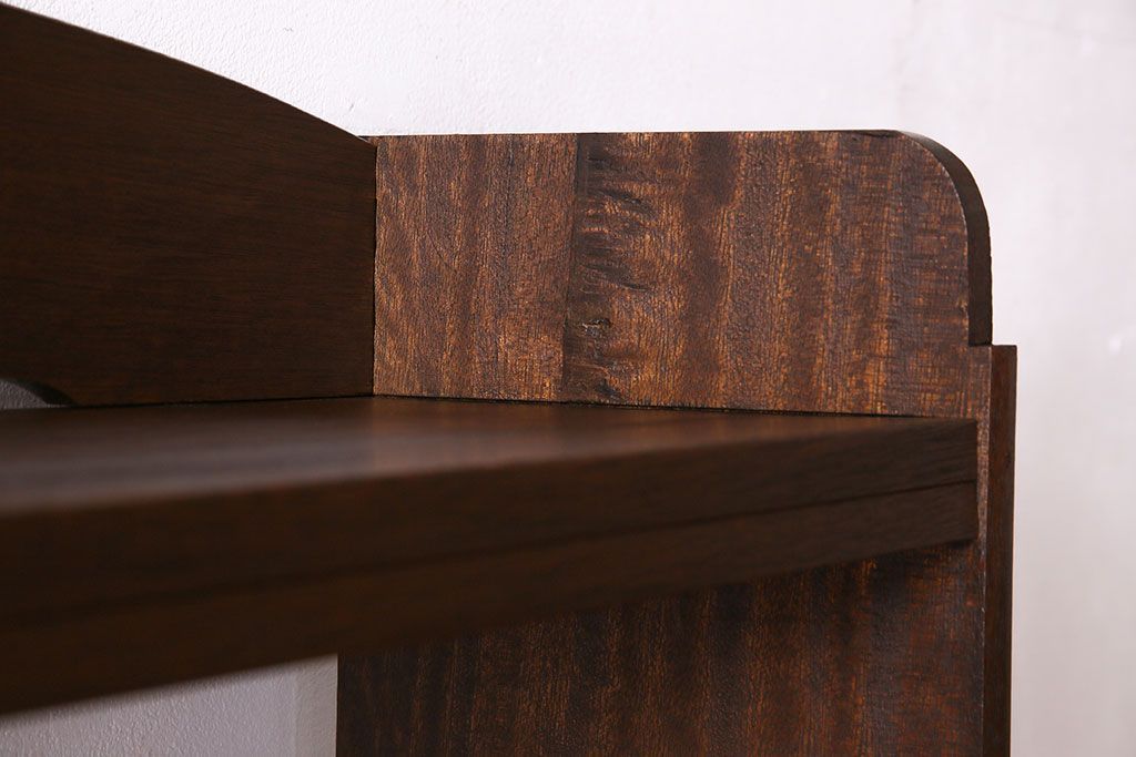 レトロ家具　昭和レトロ　透かし彫り　古い木製の縦型アンティーク本棚(2)