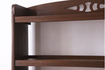 レトロ家具　昭和レトロ　透かし彫り　古い木製の縦型アンティーク本棚(2)